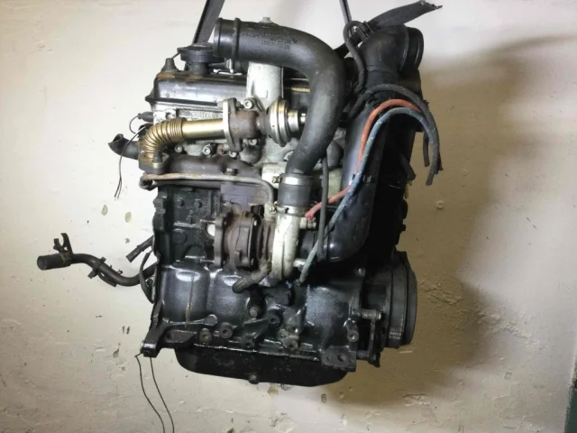 Двигатель без навесного для Volkswagen Passat (B4, Typ 3A) 1993-1997 на фотографиях