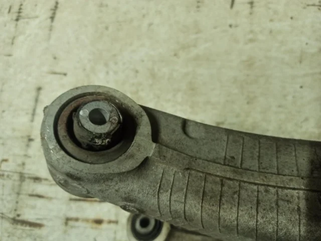 Качающийся рычаг правый для BMW X6 Ф16 F16 2014-2019 на фотографиях