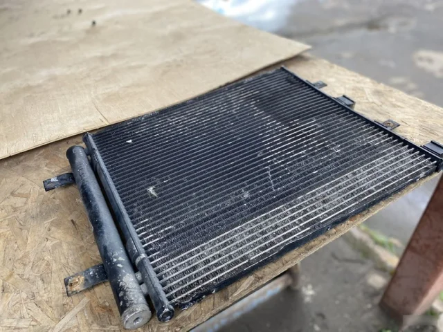Радиатор кондиционера для Jaguar XF X250 2008-2016 на фотографиях