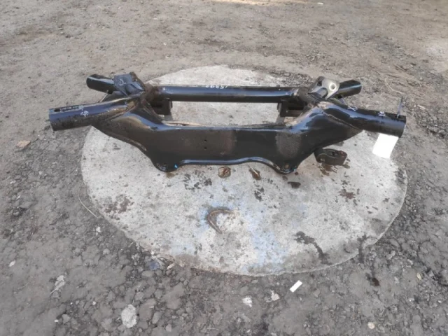 Задняя балка для Mitsubishi ASX I 2010-2012 на фотографиях