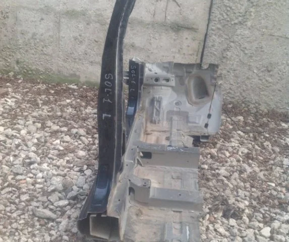 Стойка кузова центральная левая для Hyundai Solaris 1 рестайлинг 2014-2017 на фотографиях