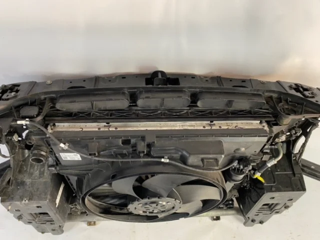 Панель радиатора (телевизор) для Mercedes-Benz GL class X166 2012-2016 на фотографиях