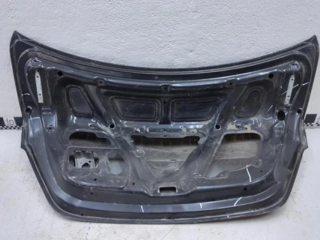 Дверь багажника для Hyundai Solaris 1 RB (2011-2013) на фотографиях