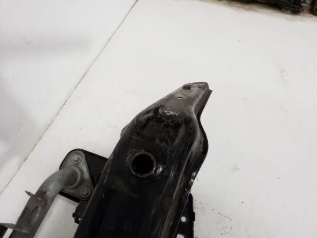 Усилитель бампера передний верхний для Mercedes-Benz GLE class W166 2015-2018 на фотографиях