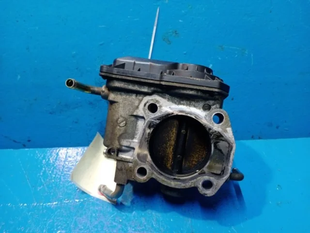 Дроссельная заслонка для Toyota RAV4 XA20 2000-2005 на фотографиях