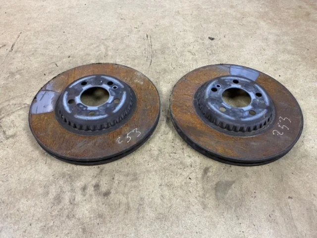 Тормозные колодки задние для Mercedes-Benz E class W213 2016-2023 на фотографиях