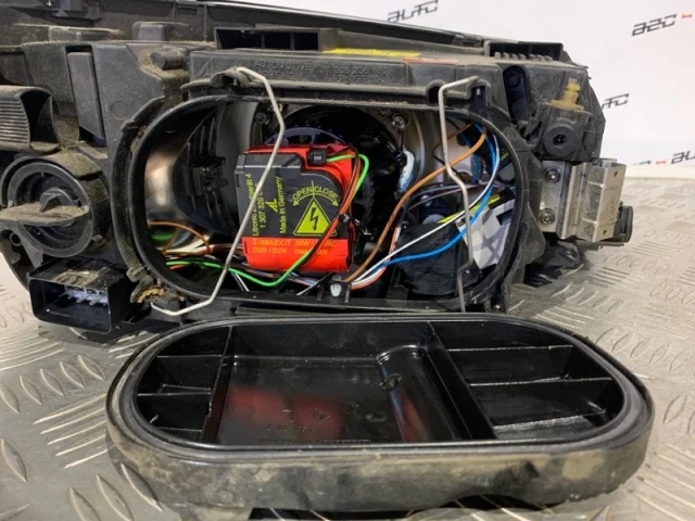 Фара левая для Volvo C30 MK 2006-2013 на фотографиях