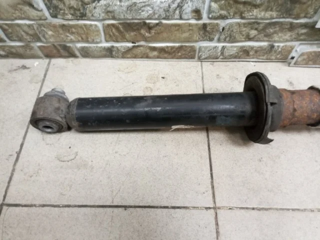 Стойка стабилизатора задняя для BMW 5er Ф10 2010-2013 на фотографиях