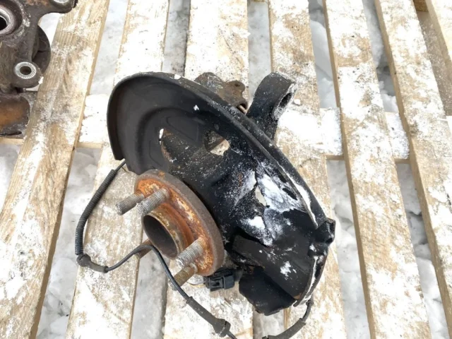 Кулак поворотный правый для Land Rover Range Rover Evoque L538 2011-2015 на фотографиях