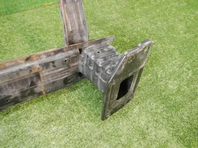 Усилитель бампера передний верхний для Hyundai i40 1 Седан 2011-2015 на фотографиях