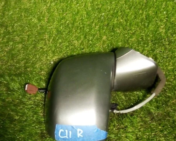 Стекла и зеркала для Nissan Tiida C11 Хэтчбек 2007-2014 на фотографиях