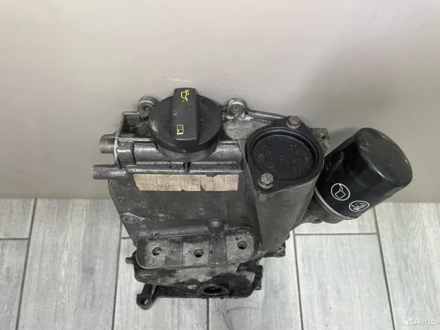 Передняя крышка двигателя для Volkswagen Polo V Седан (6R) 2009-2015 на фотографиях