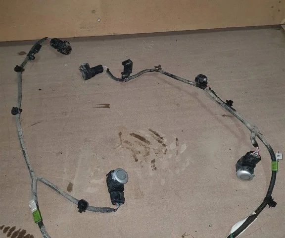 Датчик парктроника для Toyota Land Cruiser 200 2007-2015 на фотографиях