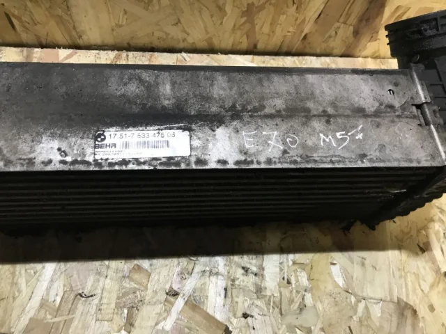 Интеркулер для BMW X5 Е70 2006-2013 на фотографиях