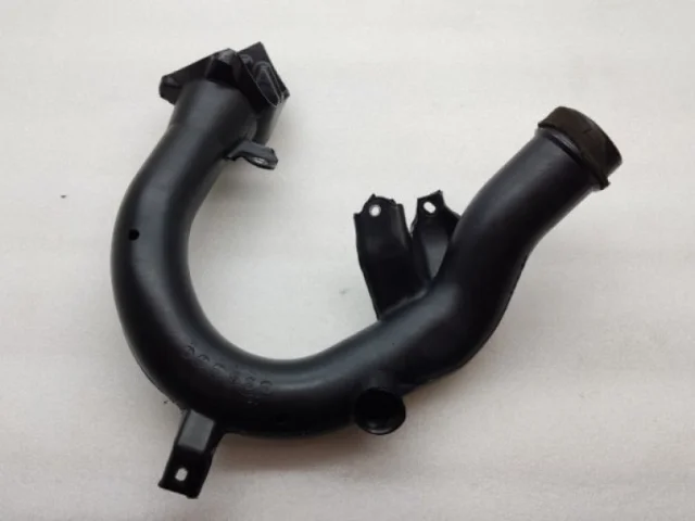 Впускной патрубок воздушного фильтра для Toyota RAV4 XA40 rest 2015-2019 на фотографиях