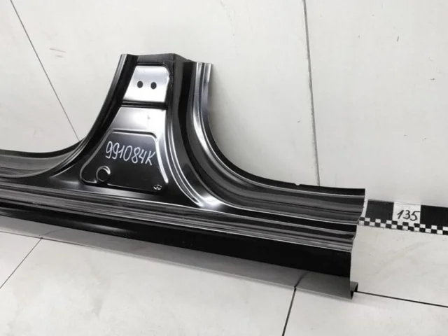 Порог левый для Hyundai Solaris 2 (2017-2022) на фотографиях