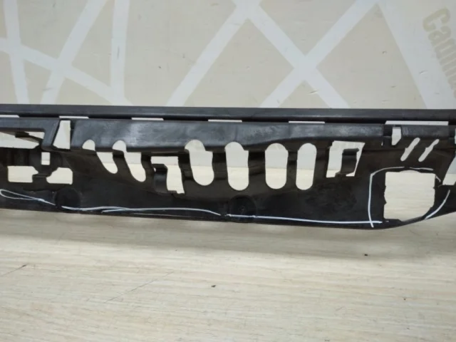 Кронштейн заднего бампера левый для BMW 5er G30 2016-2023 на фотографиях