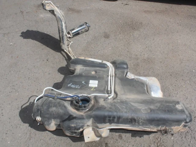 Топливный бак для Skoda Rapid I rest NH3 2017-2020 на фотографиях