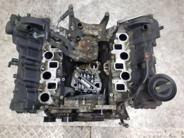 Двигатель без навесного для Audi Q7 4M 2015+ на фотографиях