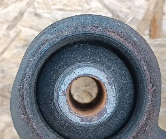 Кулак задний левый для Mitsubishi Pajero V90 5dr 2006-2011 на фотографиях