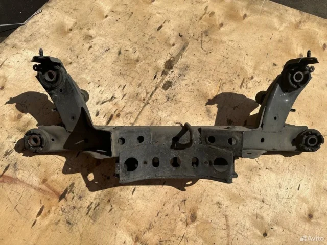 Задняя балка для Toyota Avensis Универсал T250 2003-2008 на фотографиях