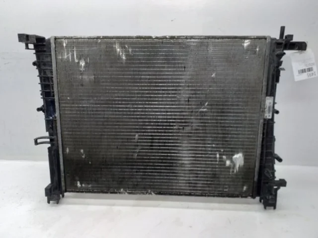 Радиатор охлаждения ДВС для Renault Sandero 5S 2012-2018 на фотографиях