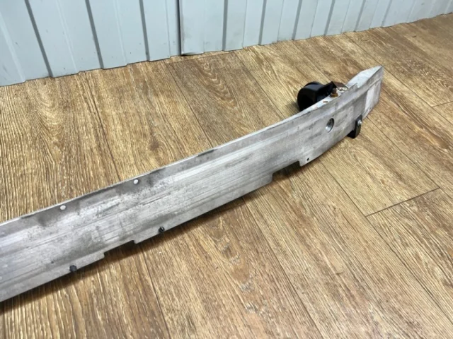 Кронштейн заднего бампера левый для BMW 5er Ф10 2010-2013 на фотографиях