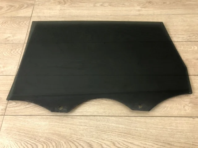 Стекло двери заднее правое для Audi Q7 4L 2005-2015 на фотографиях