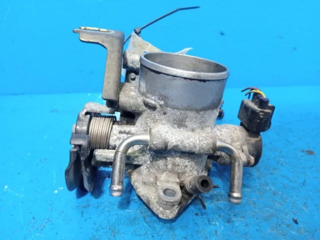 Дроссельная заслонка для Toyota RAV4 XA20 2000-2005 на фотографиях