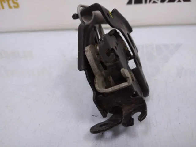 Замок капота для BMW X6 G06 2019+ на фотографиях