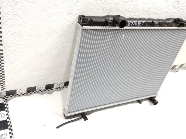 Радиатор охлаждения ДВС для Kia Sorento 1 BL 2002-2009 на фотографиях