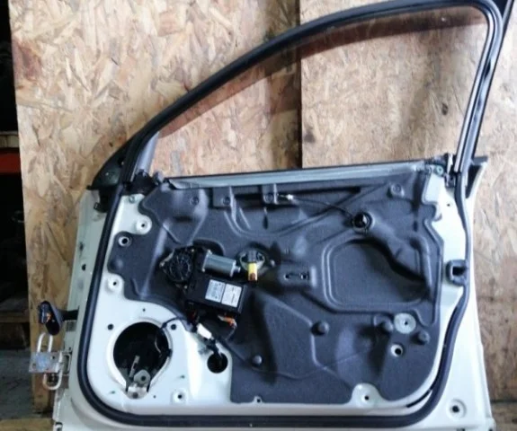 Дверь передняя правая для Audi A4 B7 Avant 2004-2008 на фотографиях