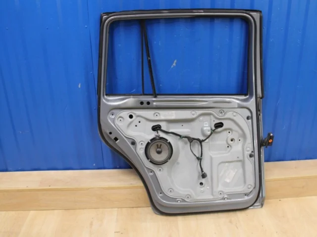 Дверь задняя левая для Volkswagen Touran 1T 2003-2015 на фотографиях