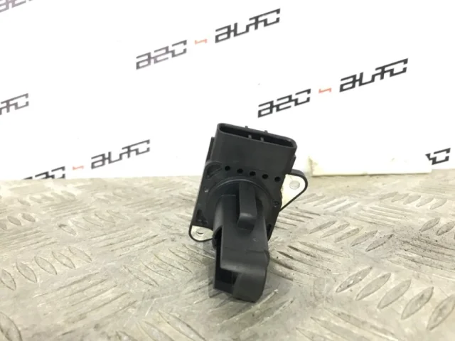 Датчик массового расхода воздуха для Volvo C30 MK 2006-2013 на фотографиях