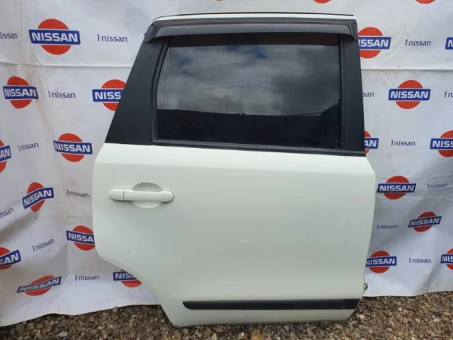 Двери для Nissan Note E12 2012-2020 на фотографиях