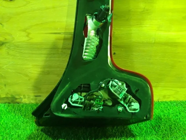 Фонарь левый для Volvo C30 MK 2006-2013 на фотографиях