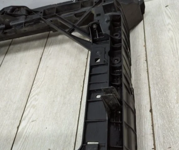 Панель радиатора (телевизор) для Skoda Rapid I NH3 2012-2017 на фотографиях