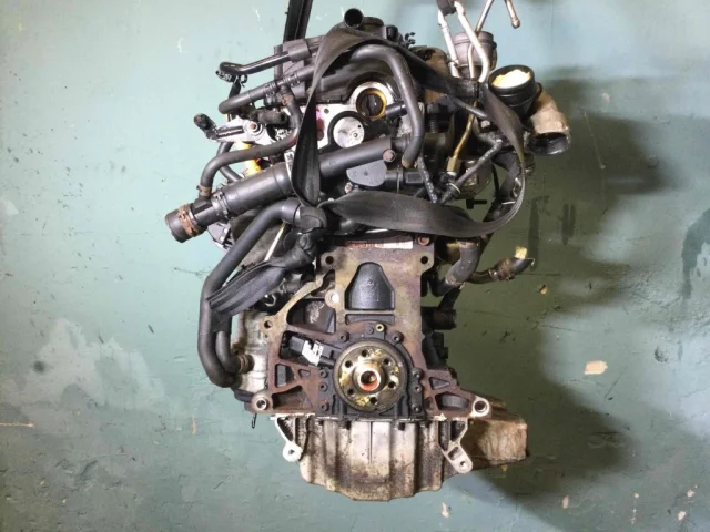 Двигатель без навесного для Volkswagen Polo IV (9N3) 2005-2009 на фотографиях