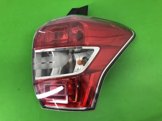 Фонарь правый для Subaru Forester SJ 2013-2016 на фотографиях