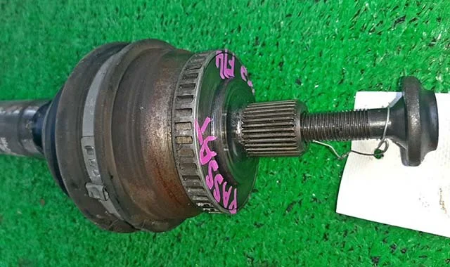 Привод передний правый для Volkswagen Passat (B5+ (B5.5), Typ 3BG) 2000-2005 на фотографиях