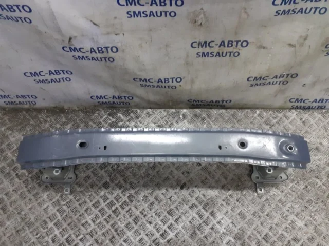 Усилитель переднего бампера для Volvo C30 MK 2006-2013 на фотографиях