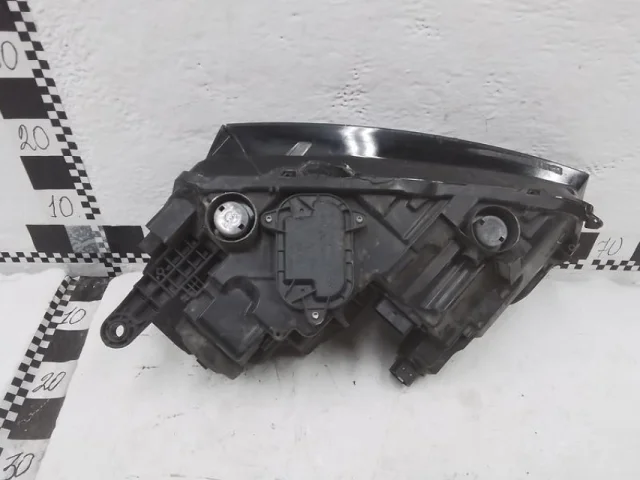 Фара ксенон левая для Skoda Rapid II 2020+ на фотографиях