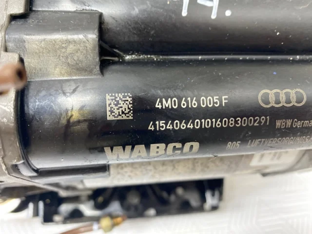 Компрессор пневмоподвески задний для Audi Q7 4L 2005-2015 на фотографиях