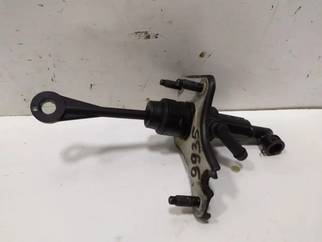 Цилиндр сцепления для Hyundai Solaris 2 (2017-2022) на фотографиях