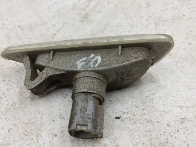 Поворотник передний правый для Hyundai Solaris 1 рестайлинг 2014-2017 на фотографиях