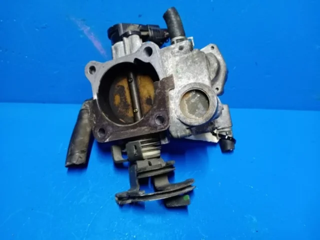 Датчик массового расхода воздуха для Suzuki Grand Vitara 1998-2005 на фотографиях