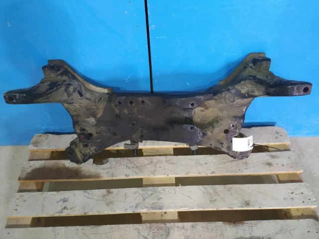 Подрамник двигателя для Mitsubishi Outlander 1 CU0W 2002-2009 на фотографиях