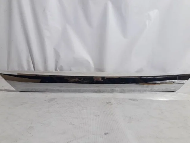 Молдинг крышки багажника для Toyota Corolla E160/E180 Седан (RU) 2012-2016 на фотографиях