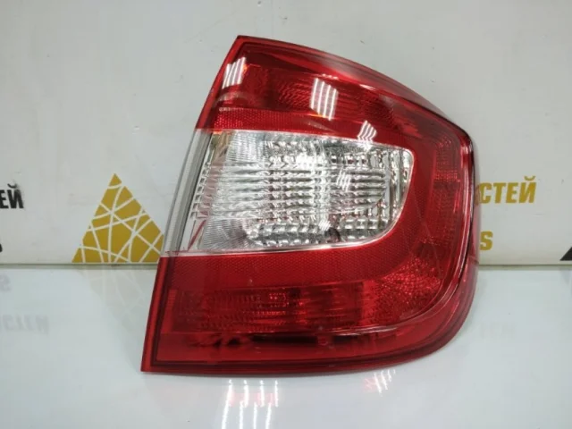 Фонарь правый для Skoda Rapid I NH3 2012-2017 на фотографиях