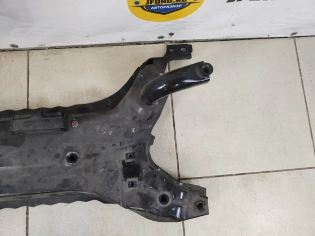 Подрамник двигателя для Mitsubishi Outlander III 3 rest GF0W 2018-2022 на фотографиях